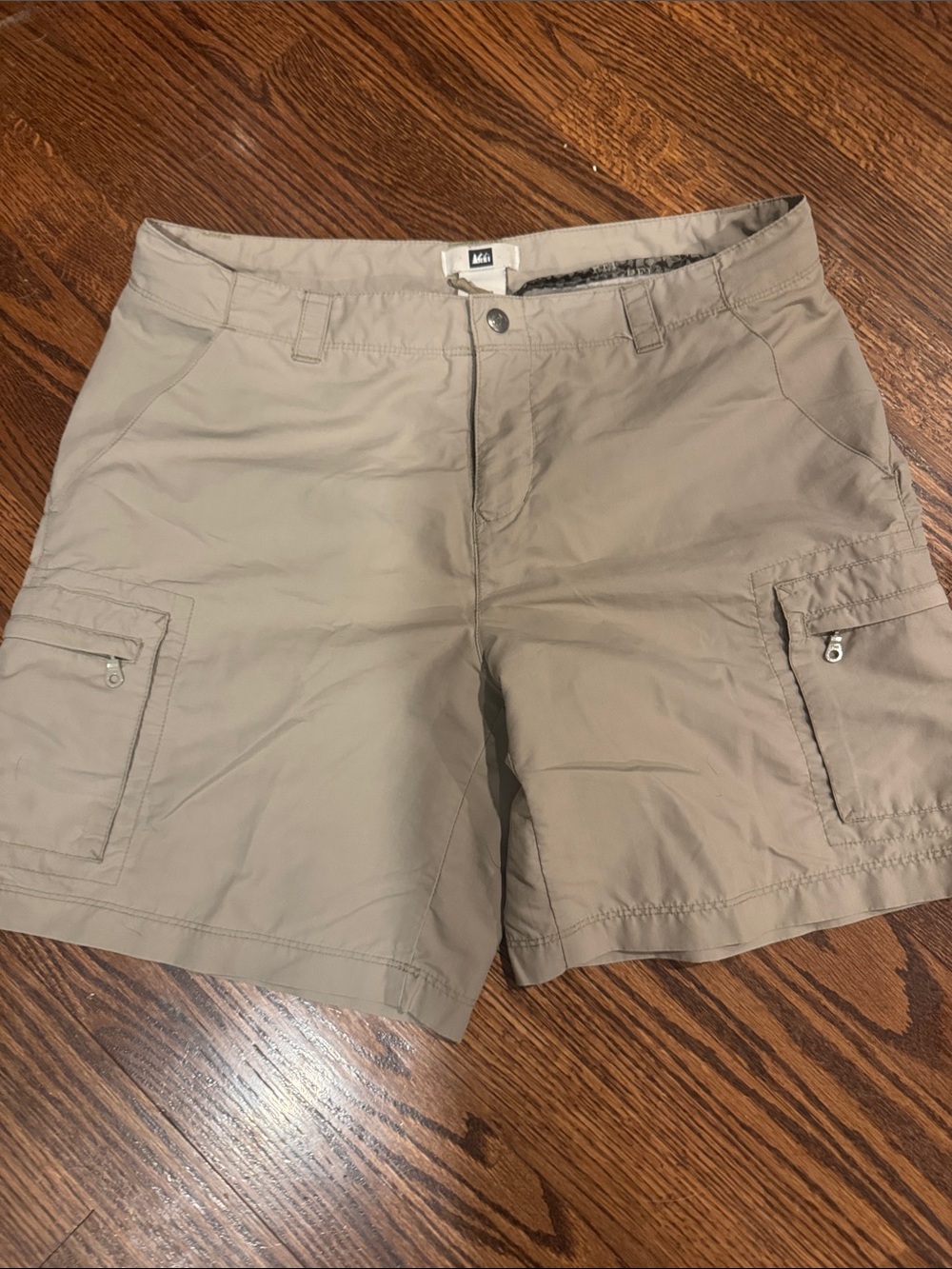 REI Sahara Nylon Cargo Hiking Shorts in Size 10 Khaki color